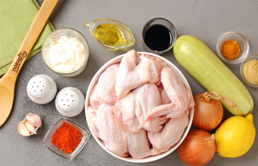 1. Этап. Цукини с курицей в духовке: Подготовьте все ингредиенты.