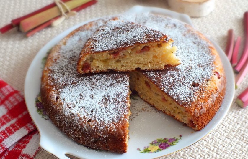 1. Этап. Шарлотка с ревенем: Приятного аппетита!