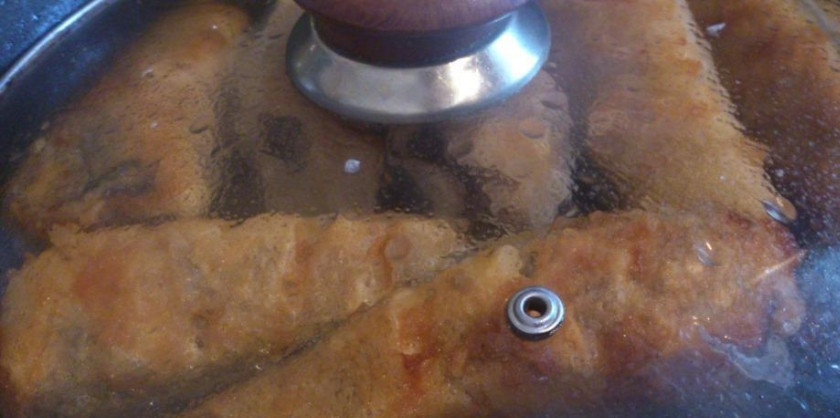 1. Этап. Вкусная жареная рыба: Рыба становится золотистого цвета. Жарим всего минут 20. Наша вкусная жареная рыба готова. Приятного аппетита!