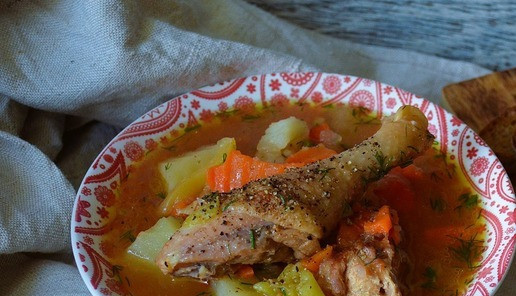 1. Этап. Соус по-кубански с курицей: Подать горячим, заправив молотым перцем.