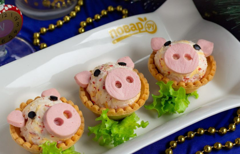1. Этап. Закуска в тарталетках Поросята: Наши очаровательные поросята готовы! Счастливого Нового года!