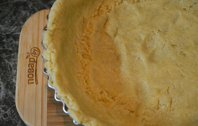 1. Этап. Магрибский грушевый пирог: 7. Тесто выложите в форму, формируя бортики.