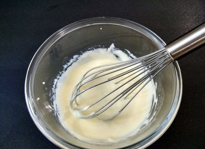 1. Этап. Сырный соус на скорую руку: 4. Еще раз перемешайте. Если сыр расплавился не до конца, прогрейте еще 10-15 секунд. Сырный соус на скорую руку готов к подаче. Приятного аппетита!