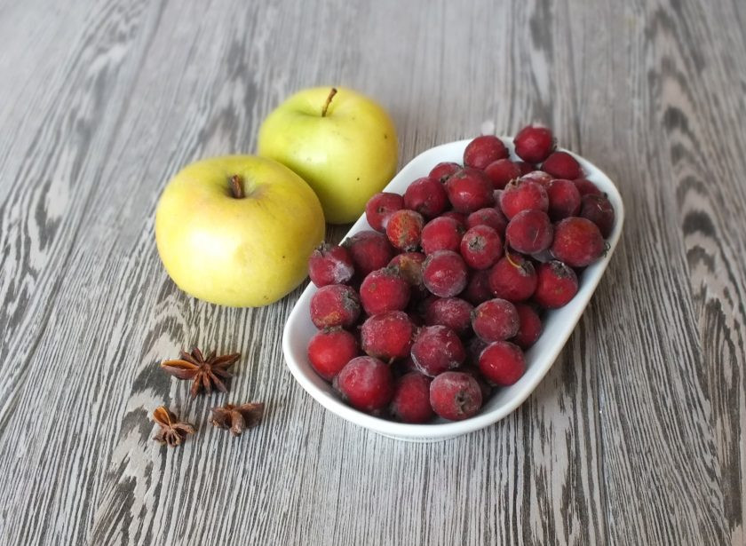 1. Этап. Чай из боярышника: Подготовьте необходимые ингредиенты.