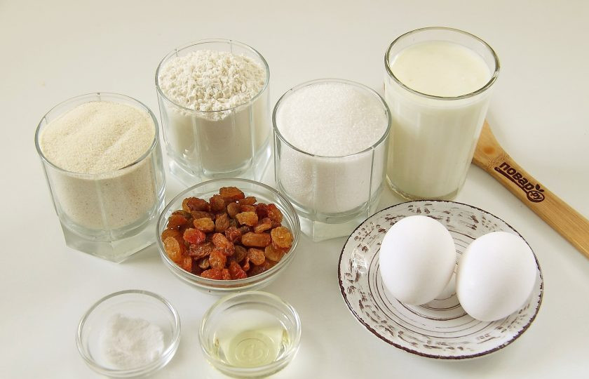 1. Этап. Манник с изюмом на кефире: Подготовьте все ингредиенты.