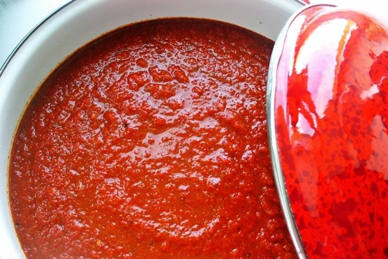 1. Этап. Аджика домашняя: Теперь аджику нужно оставить на сутки, чтобы все ингредиенты в ней обменялись вкусами и ароматами.