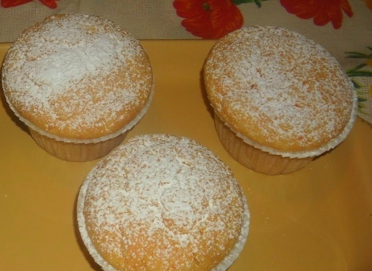 1. Этап. Простые морковные кексики: 9. Дайте остыть, посыпьте сахарной пудрой и подайте к кофе или чаю. Приятного аппетита!