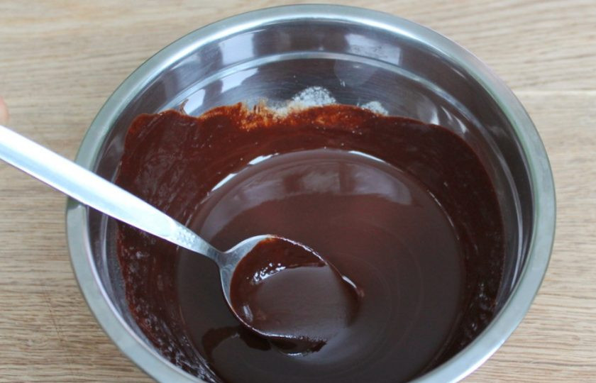 1. Этап. Шоколадные батончики: Какао и масло растопились и получился шоколад однородной консистенции.