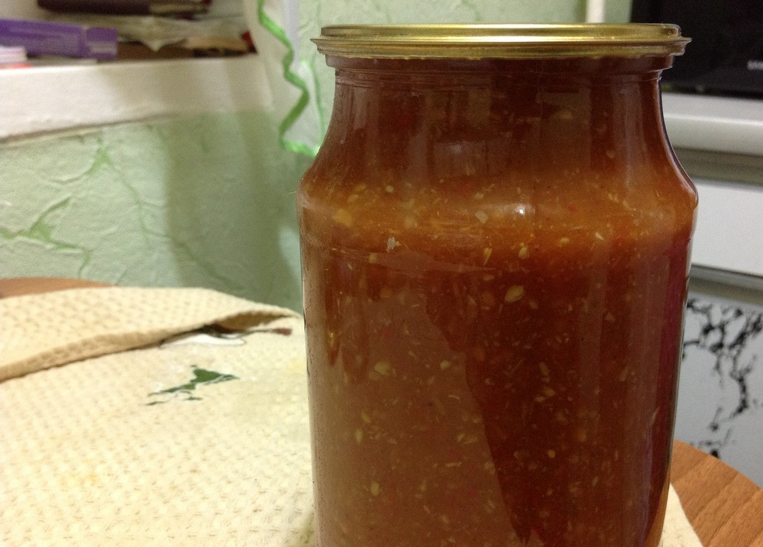 1. Stage. Satsebeli: Grind the tomatoes, garlic and peppers. We put it to boil for 50 minutes. First let it boil, then turn the heat to minimum. After 50 minutes we add coriander, hops suneli, salt, sugar, vinegar and let boil for another 10-15 minutes. Hot pour into sterilized jars. Spices you can put to your taste, someone will want spicier, someone will lack of sourness. Adjust to your own taste.