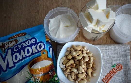 1. Этап. Бурфи: Подготовьте необходимые ингредиенты.