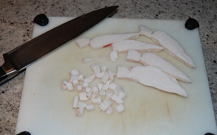 1. Этап. Запеченная баранья нога в рукаве: Курдючный жир нарезаем небольшими кубиками. Если нет под рукой жира, то можно взять свежее сало.