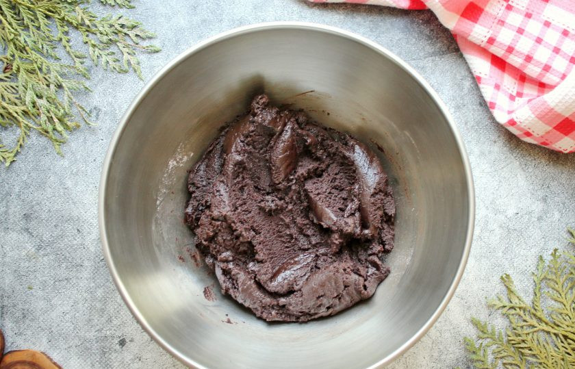 1. Этап. Брауни Джейми Оливера: Соедините обе массы и перемешайте до однородного теста.