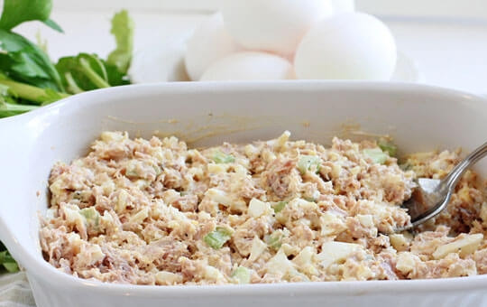 1. Этап. Салат из тунца (рецепт): 4. Салат отправляю на пару минут в холодильник, а затем подаю к столу.