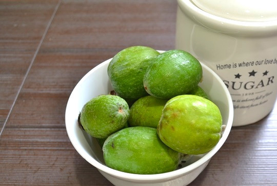 1. Этап. Желе из фейхоа: 1. Всего из двух ингредиентов мы приготовим полезное желе.