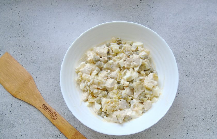 1. Этап. Салат Лада: Перемешайте все ингредиенты салата.