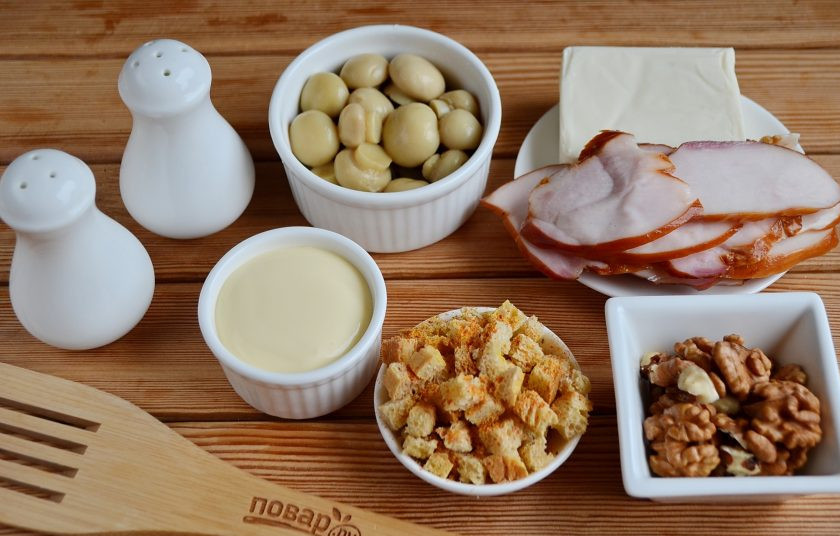 1. Этап. Салат с грибами и сыром Искушение: Подготовьте продукты. Приступим!