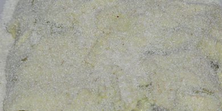 1. Этап. Шницель капустный с сыром: Обваляйте шницель в муке, затем окуните в кляр и еще раз обваляйте в панировочных сухарях или манке.