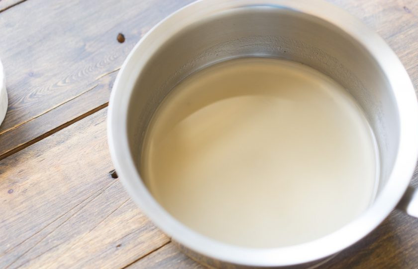 1. Этап. Десерт Птичье молоко: 10. Перелейте его в сотейник и доведите до кипения, пока агар не растворится.