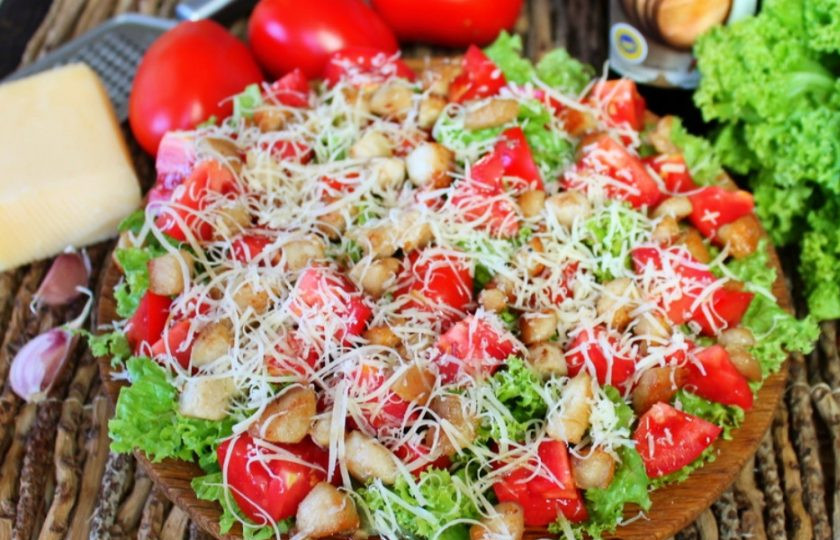 1. Этап. Салат из помидор с курицей и сыром: Салат готов, угощайтесь!