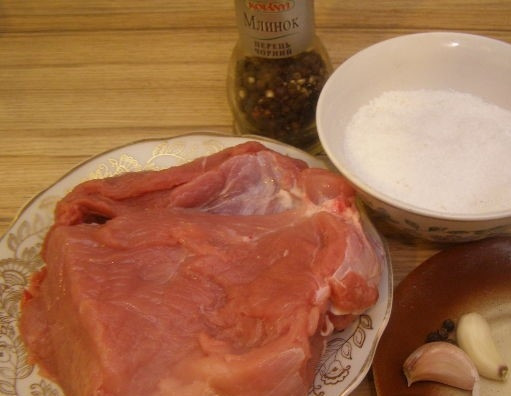 1. Этап. Окорок без кости: 1. Поставьте на стол все необходимые ингредиенты, чтобы все было под рукой.