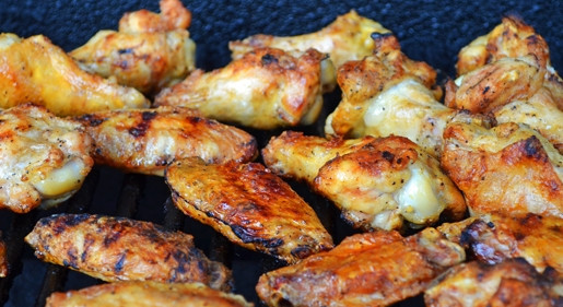 1. Этап. Куриные крылышки на гриле: 4. Крылышки должны зарумяниться на гриле со всех сторон.