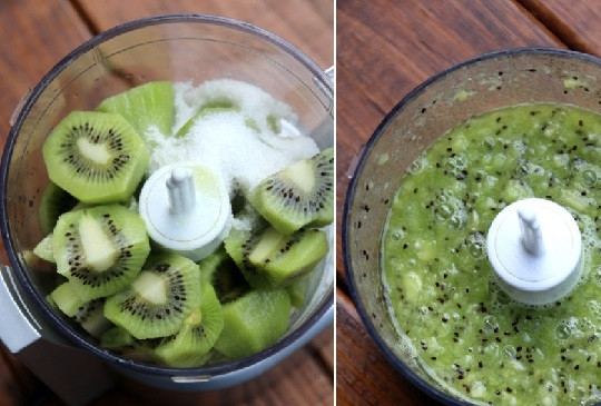 1. Этап. Коктейль с черникой и киви: 2. 6 штучек киви нарежьте и отправьте в чашу блендера. Добавьте сахар и сок лайма. Измельчите в однородное пюре.