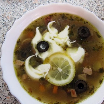 Солянка с маслинами