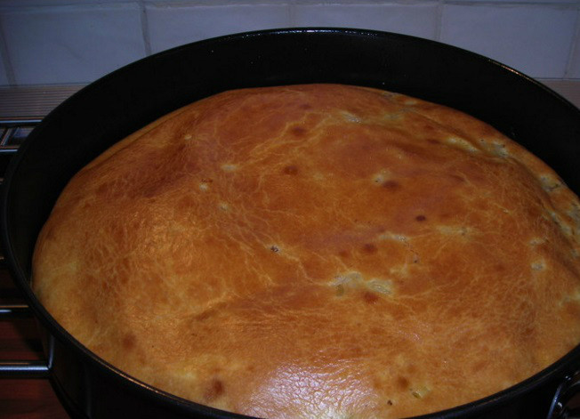 1. Этап. Пирог из сайры с рисом: Как только пирог зарумянится, достаем его из духовки. Такая красота получается!