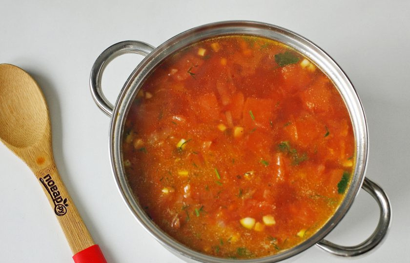 1. Этап. Борщ с тыквой: За пару минут до готовности добавьте рубленую зелень и измельченный чеснок. Борщ с тыквой готов.