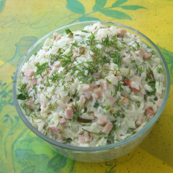 Салат с ветчиной и рисом