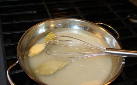 1. Этап. Печенье Розовые облака: 2. Влейте воду и поставьте на огонь.