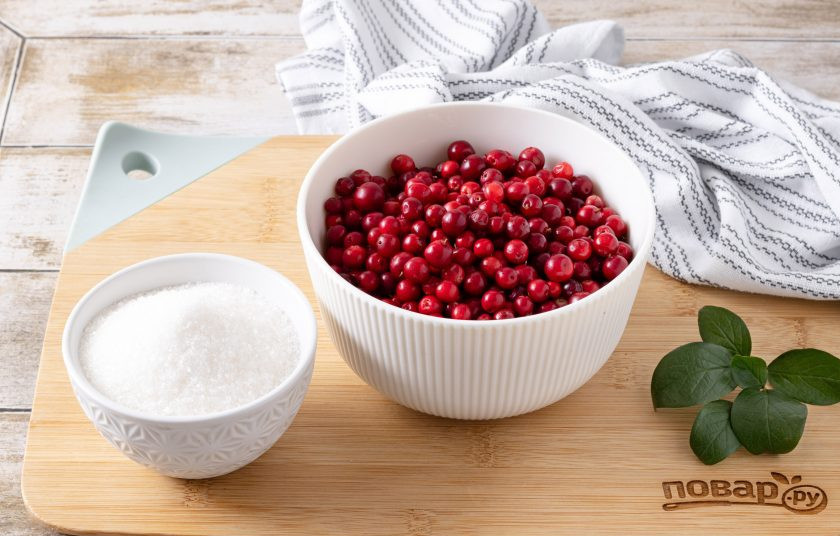 1. Этап. Сушеная брусника: Подготовьте все ингредиенты.