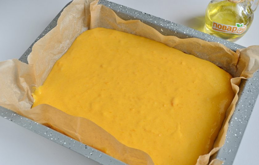 1. Этап. Брауни из тыквы: 9. Сверху распределите тыквенное тесто.