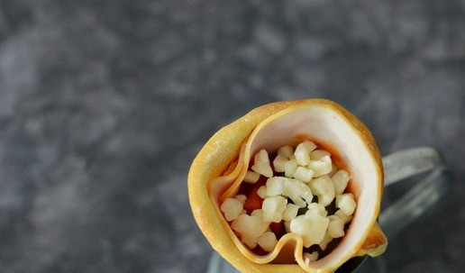 1. Этап. Коно пицца: Далее - прослойка из моцареллы