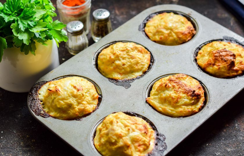 1. Этап. Маффины из курицы и кабачков: Готовые маффины подавать к столу можно сразу.