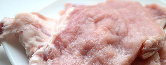 1. Этап. Отбивные из свинины в мультиварке: Свинину промойте и обсушите, затем хорошенько отбейте.