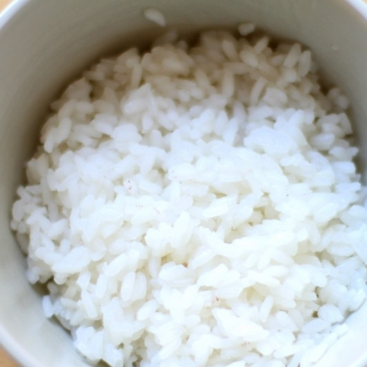 1. Этап. Голубцы с мясом: Первое, что делаем - отвариваем рис до полуготовности.