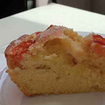 Пирог с жерделами и яблоками