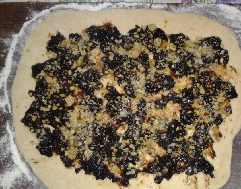 1. Этап. Несдобная выпечка: Потом, по желанию, можете добавить измельченных орехов или мак, перетертый с сахаром.