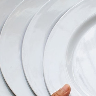 1. Этап. Салат Тако: 2. Приготовьте порционные сервировочные тарелки для салата 