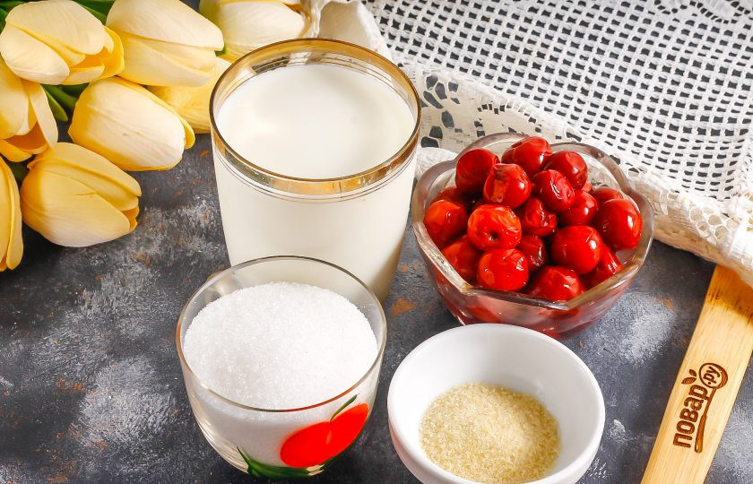 1. Этап. Панна-котта с вишней: Подготовьте указанные ингредиенты. Сливки приобретите 10% или 20% жирности, но не выше.