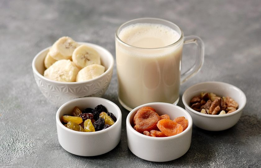 1. Этап. Смузи из сухофруктов: Подготовьте все ингредиенты.