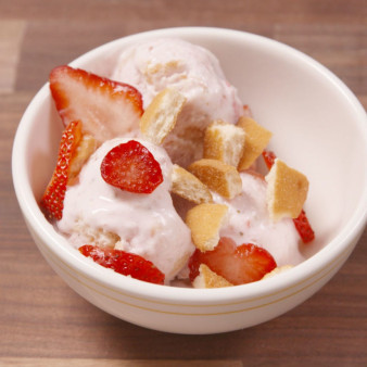 Strawberry Shortcake Frozen Yogurt