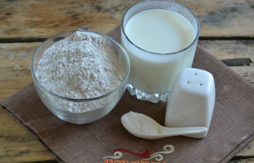 1. Этап. Ржаные лепёшки без дрожжей: Подготовьте все необходимые ингредиенты.