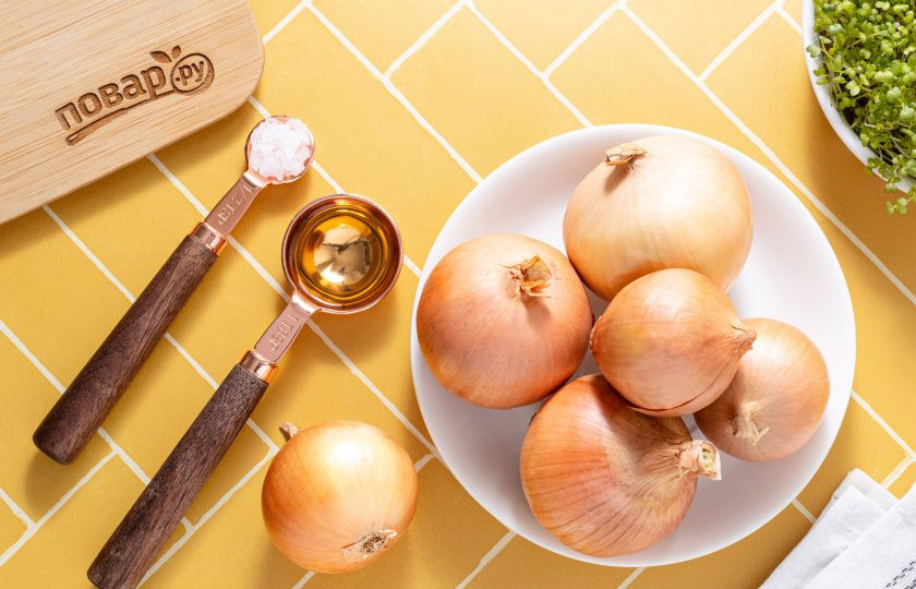 1. Этап. Лук глазированный: Подготовьте все ингредиенты.