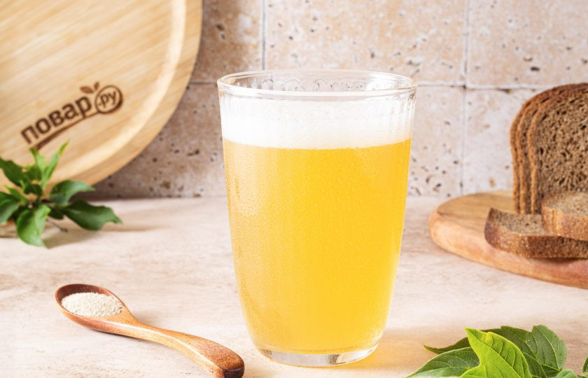 1. Этап. Домашний квас из черного хлеба на сухих дрожжах: Домашний квас из черного хлеба на сухих дрожжах готов, приятного аппетита!