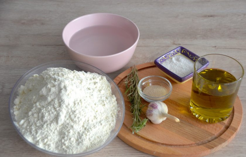 1. Этап. Итальянский хлеб с розмарином в духовке: Подготовьте ингредиенты.