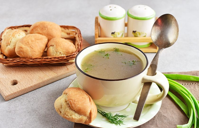 1. Этап. Бульон из рыбы: Бульон готов для подачи. Его можно заморозить для дальнейшего употребления в соусах или супах.