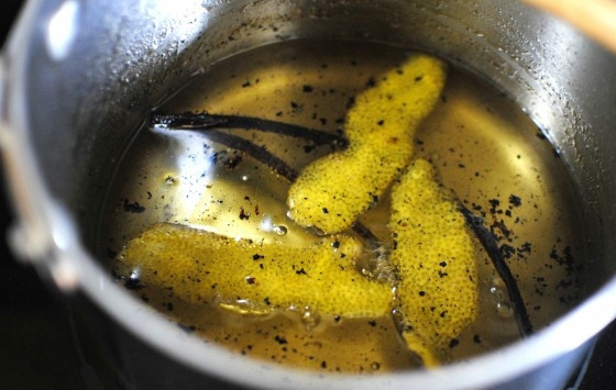 1. Этап. Ванильный лимонад: 3. Потом дайте сиропу прокипеть 7 минут.