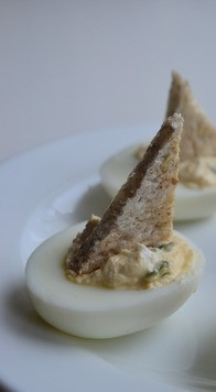 1. Этап. Закуска Парусники из яиц: Получается лёгкая сытная закуска, не острая.